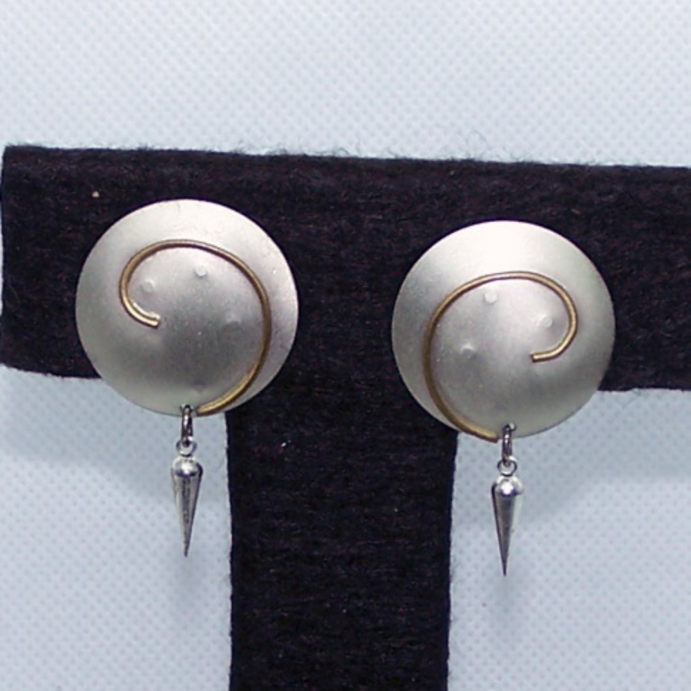 Silver Tone, Modern, Round Disc, post Earrings.